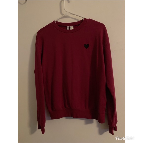 H&M Tops - H&M Maroon Long Sleeve Sweatshirt w/ Black Heart